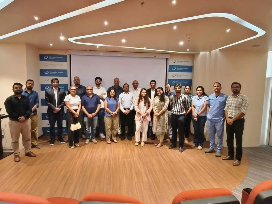 Workshop faculty and participants